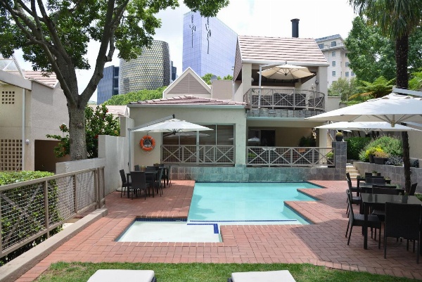 Courtyard Hotel Sandton Johannesburg image 3